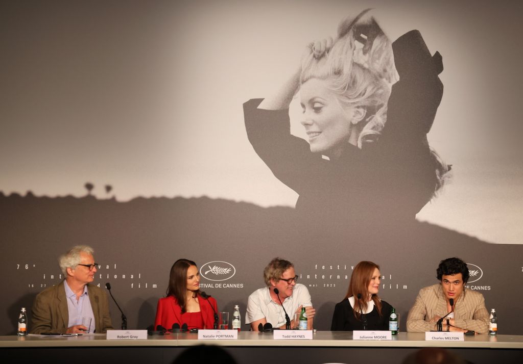 HAYNES, Todd; PORTMAN, Natalie; MOORE, Julianne, Cannes-i filmfesztivál, Cannes, Franciaország, 2023. 05. 21. 