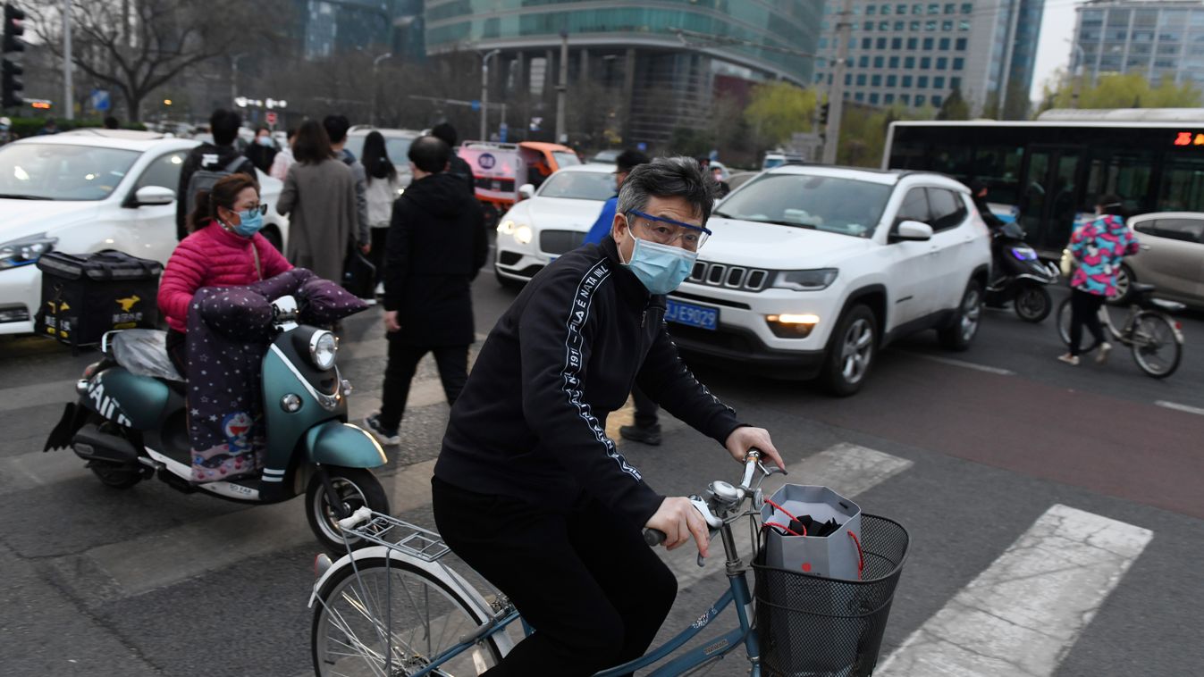 koronavírus korona vírus fertőzés karantén fertőtlenítés maszk Kína Peking közlekedés tömegközlekedés bicikli 