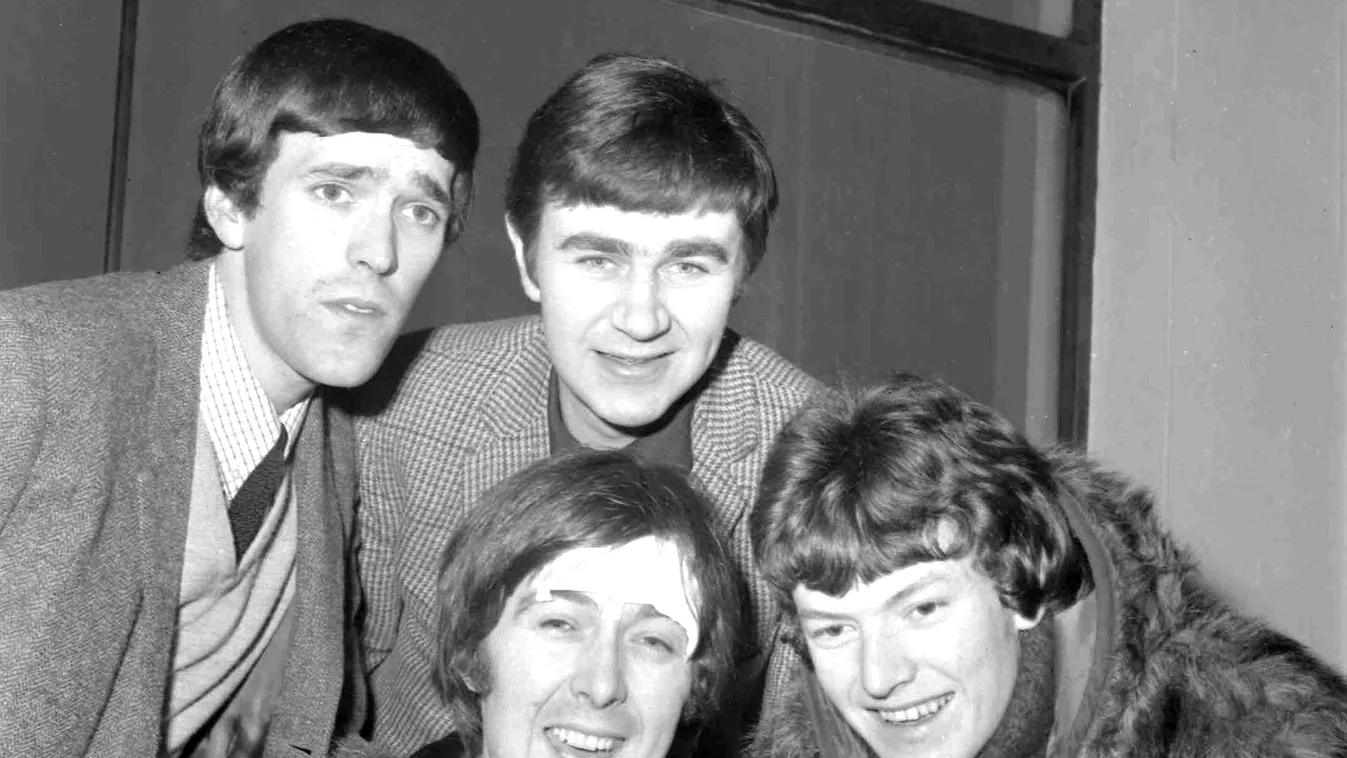 DAVIS, Spencer London, 2020. október 20.
1966. január 10-én Londonban készített kép a Spencer Davis Group brit rockzenekar tagjairól, Muff Winwoodról, Pete Yorkról, Steve Winwoodról és Spencer Davisről (b-j). Davis 2020. október 19-én, 81 éves korában, tü