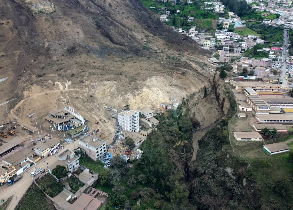 landslide Horizontal Ecuador földcsuszamlás 