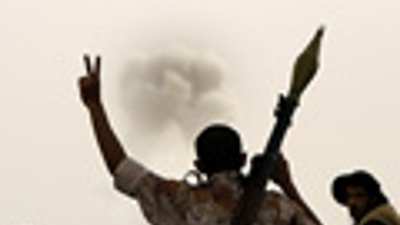  Kadhafi-rezsim bukása, Líbia, Líbia, polgárháború, líbiiai zavargások, felkelők elfoglalták Kadhafi főhadiszállását
