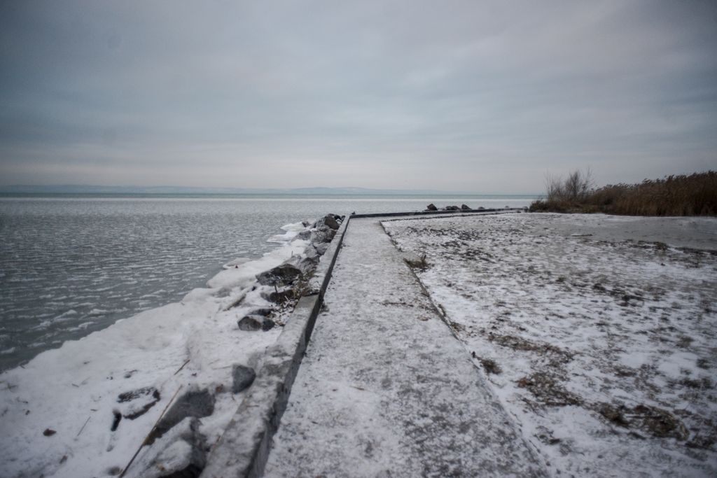 Befagyott Balaton tél hó hideg jég
időjárás fagy 