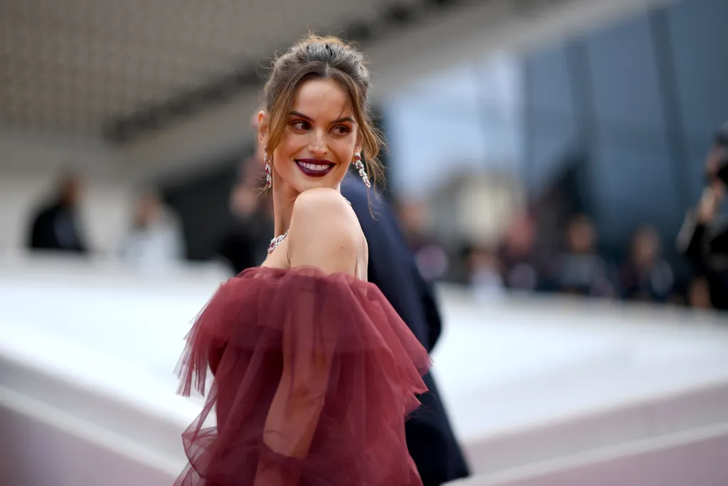 Horizontal CANNES FILM FESTIVAL MONTEE DES MARCHES RED CARPET SMILING HEADSHOT EVENING GOWN FILM FESTIVAL, Izabel Goulart 