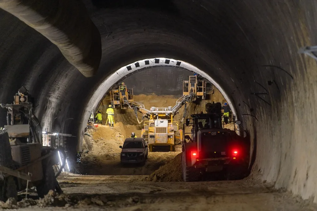 Az M85-ös gyorsforgalmi úton épülő alagút munkálatai 