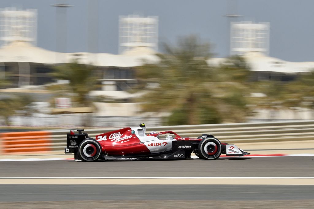 Forma-1, Csou Kuan-jü, Alfa Romeo, Bahrein teszt 2022, 2. nap 