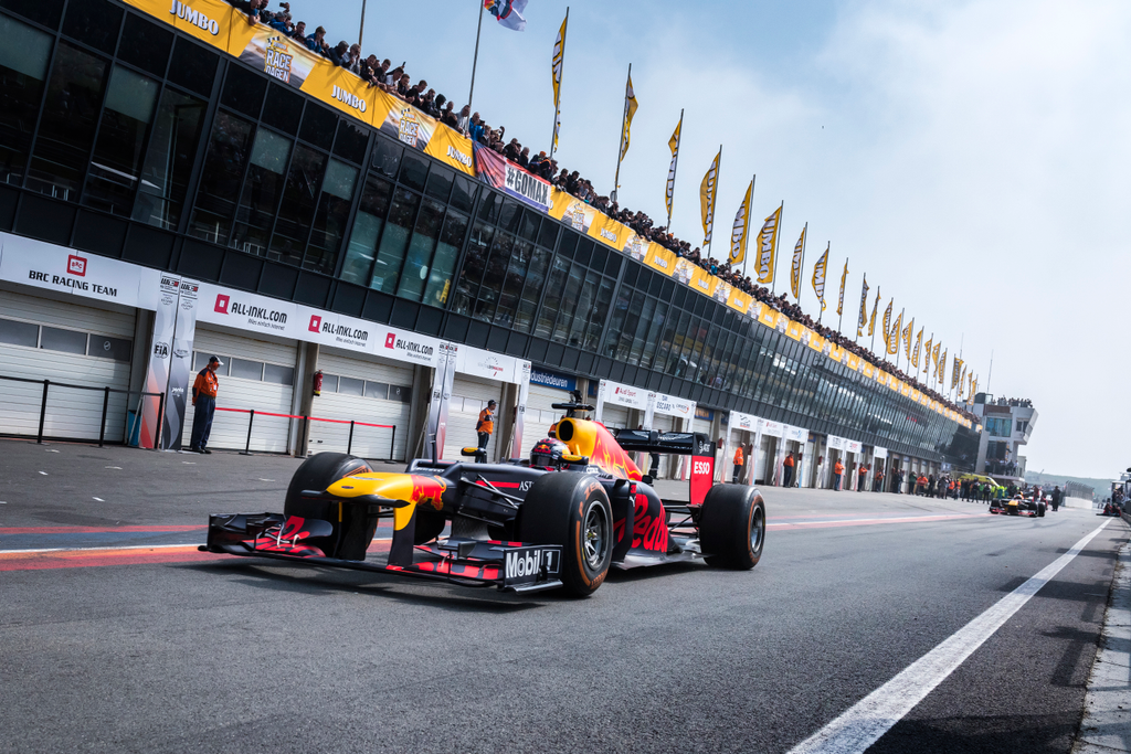A Forma-1-es Red Bull Racing bemutatója a hollandiai Zandvoortban, Max Verstappen, Daniel Ricciardo 