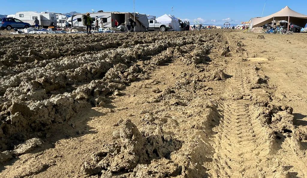 Burning Man, fesztivál, Nevada, sivatag, eső, sár, sártenger, 2023 