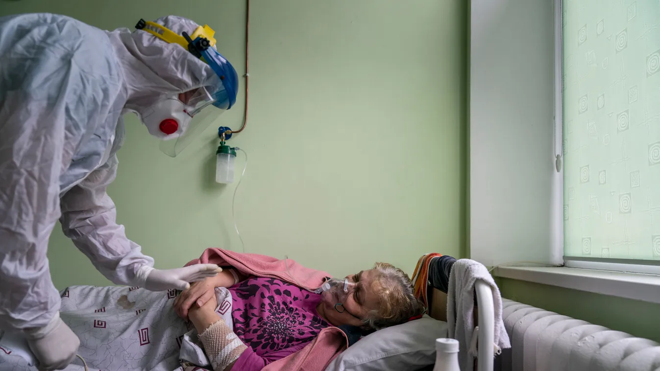 covid Ukrajna, beteg ÉPÜLET Foglalkozás koronavírus-járvány kórterem orvos oxigénmaszk ÖLTÖZÉK SZEMÉLY TÁRGY védőöltözék 