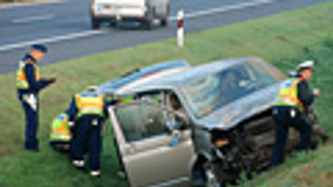 karambolozott a Lázár Jánost szállító kisbusz az M5-ös autópályán, egy nő a balesetben meghalt