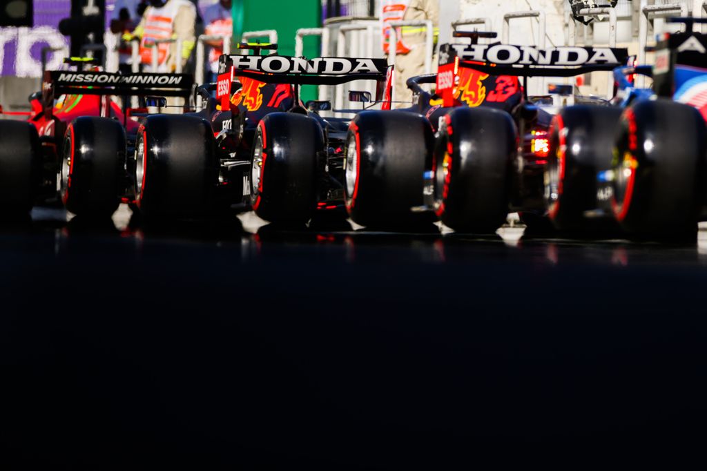 Forma-1, Max Verstappen, Sergio Pérez, Red Bull, Azeri Nagydíj, Honda logo 