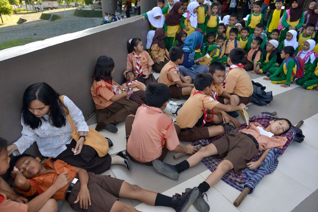 Horizontal PREVENTATIVE MEASURE NATURAL DISASTERS TRAINING CHILD SCHOOLCHILD EMERGENCY EXERCISE Indonesian students take part in an earthquake and tsunami drill in Banda Aceh on December 1, 2018. - On December 26, 2004, a 9.1-magnitude "megathrust" earthq