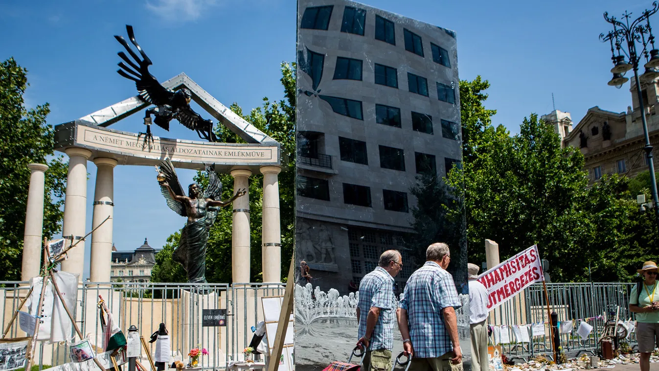 Német megszállási emlékmű, demonstráció, Szabadság tér 