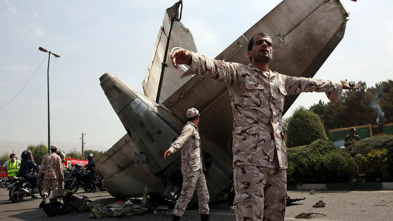 lezuhant iráni gép, teherán, repülő roncs, szárny, forradalmi gárda 