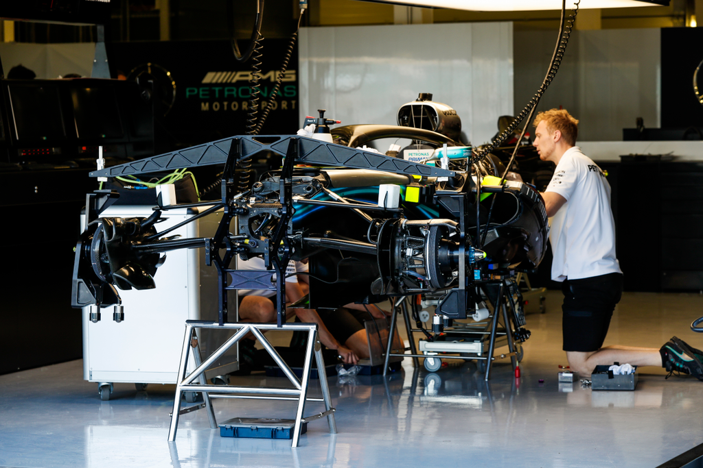 Előkészületek a Forma-1-es Brit Nagydíjra, Mercedes-AMG Petronas szerelők 