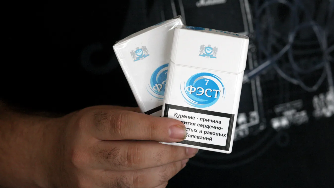 Fest nevű csempészett az Ukrán gyártmányú dohányárút illegálisan alacsony áron árúsítják országszerte.
Fotó: Dudás Szabolcs
2015.07.21. 