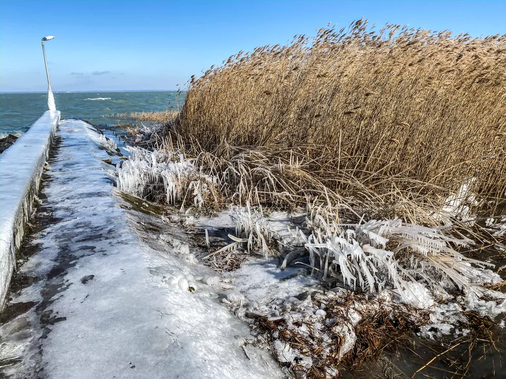 befagyott balaton, jeges balaton, időjárás, jég, tél 