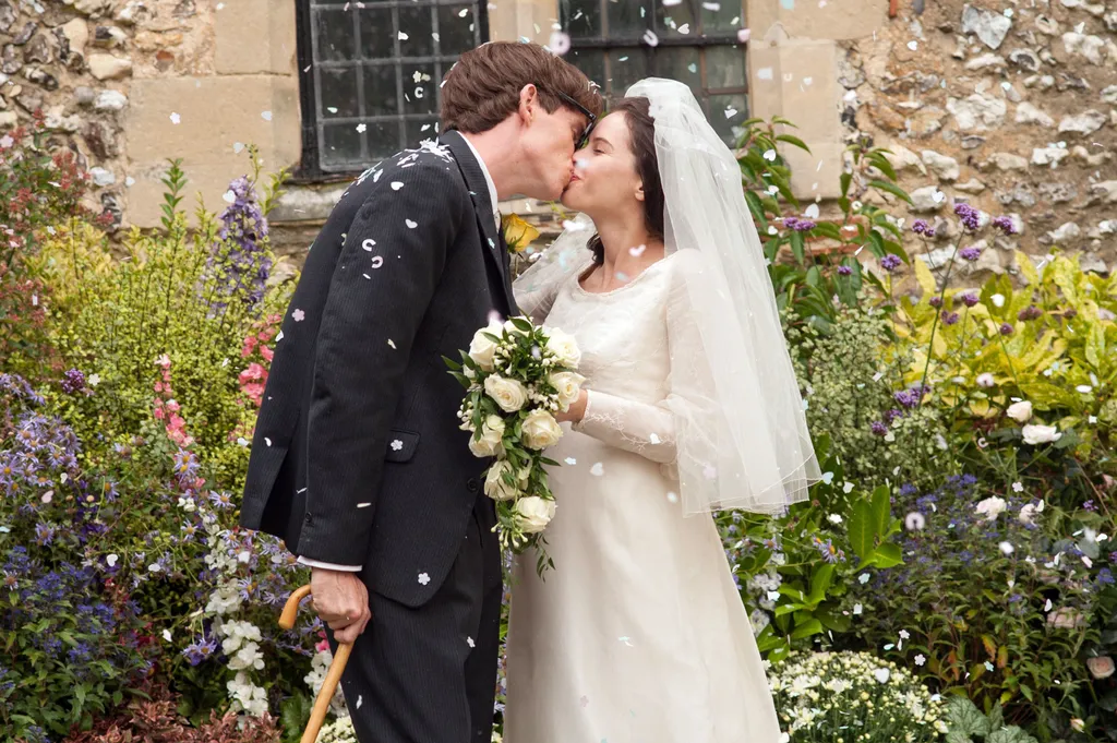 Une merveilleuse histoire du temps weddong mariage maries baiser bouquet Stephen Hawking Horizontal KISS 