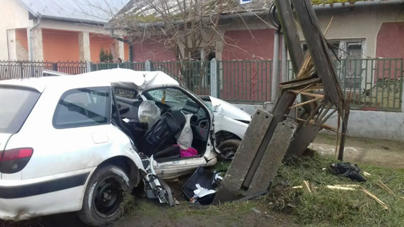 Oszlopnak csapódott autó, Balkány 