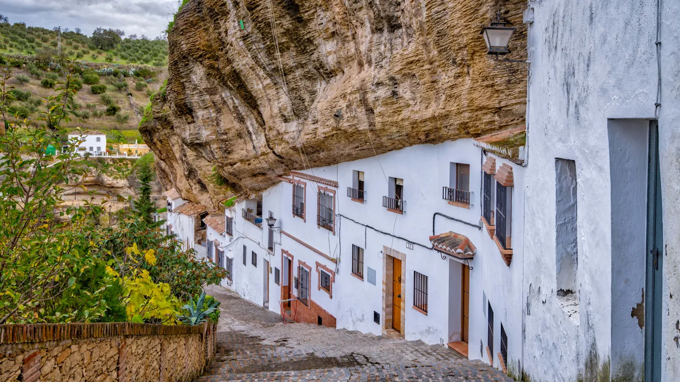 Setenil de Las Bodegas sziklába épült spanyol város 