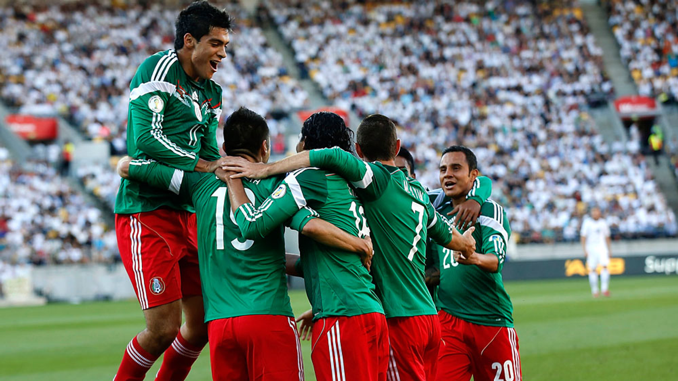 A mexikói csapat örül győzelmének, megverték Új-Zélandot és kijutottak a vb-re