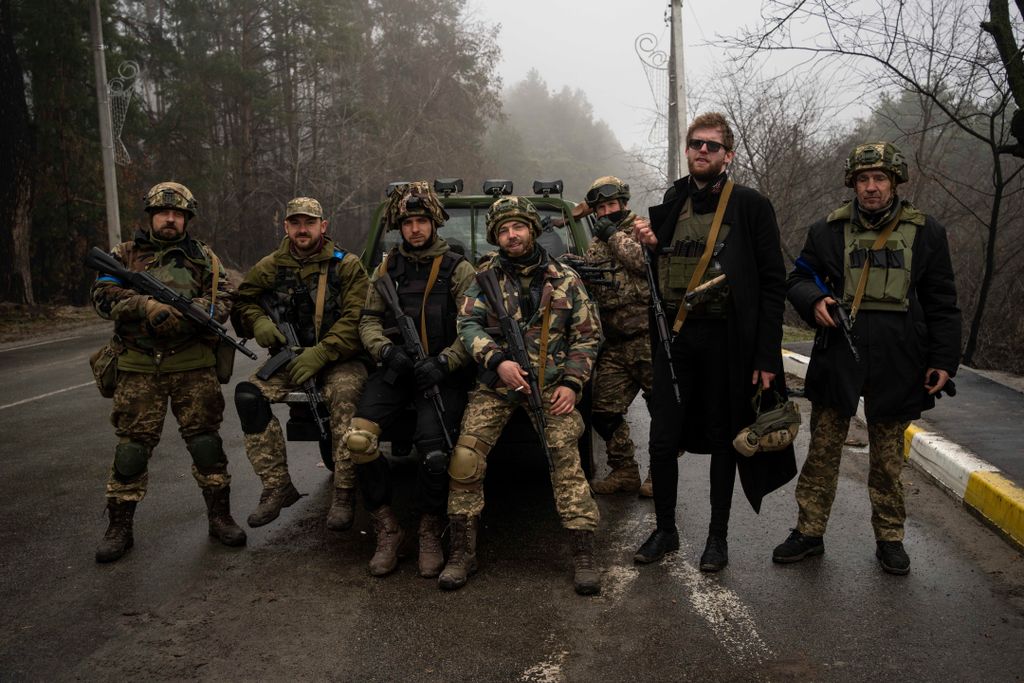 ukrán válság 2022, orosz, ukrán, háború, Kijev, Ukrajna, ukrán önkéntes katonák 