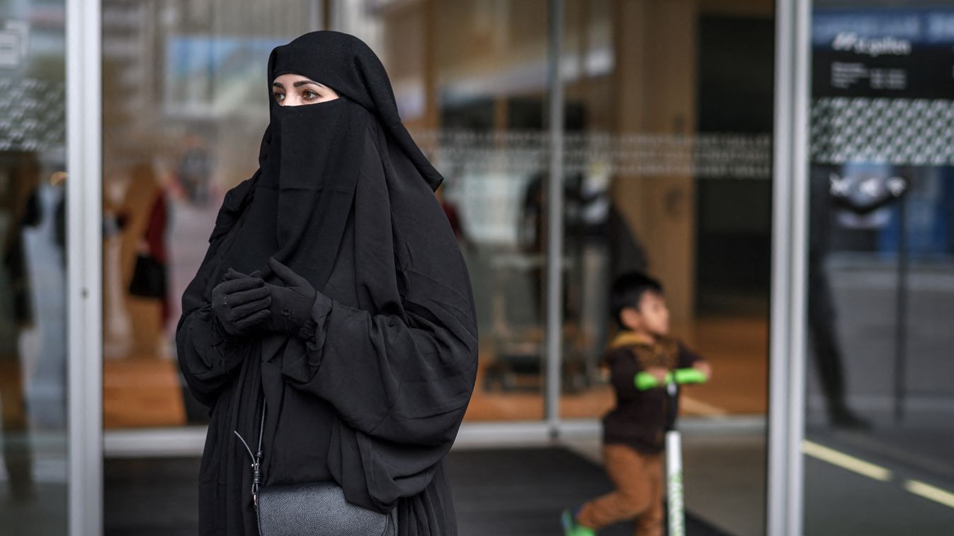 Svájc, burka, hidzsáb, muzulmán női öltözék, tiltás, 2021 
