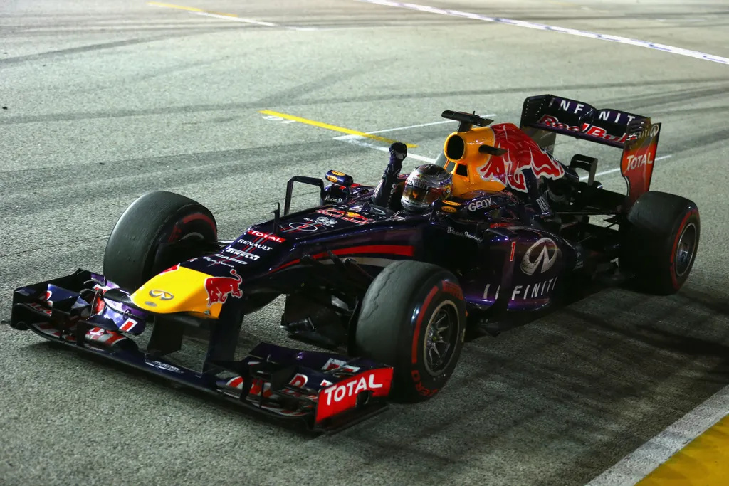 Forma-1, Sebastian Vettel, Red Bull, Szingapúri Nagydíj 2013 