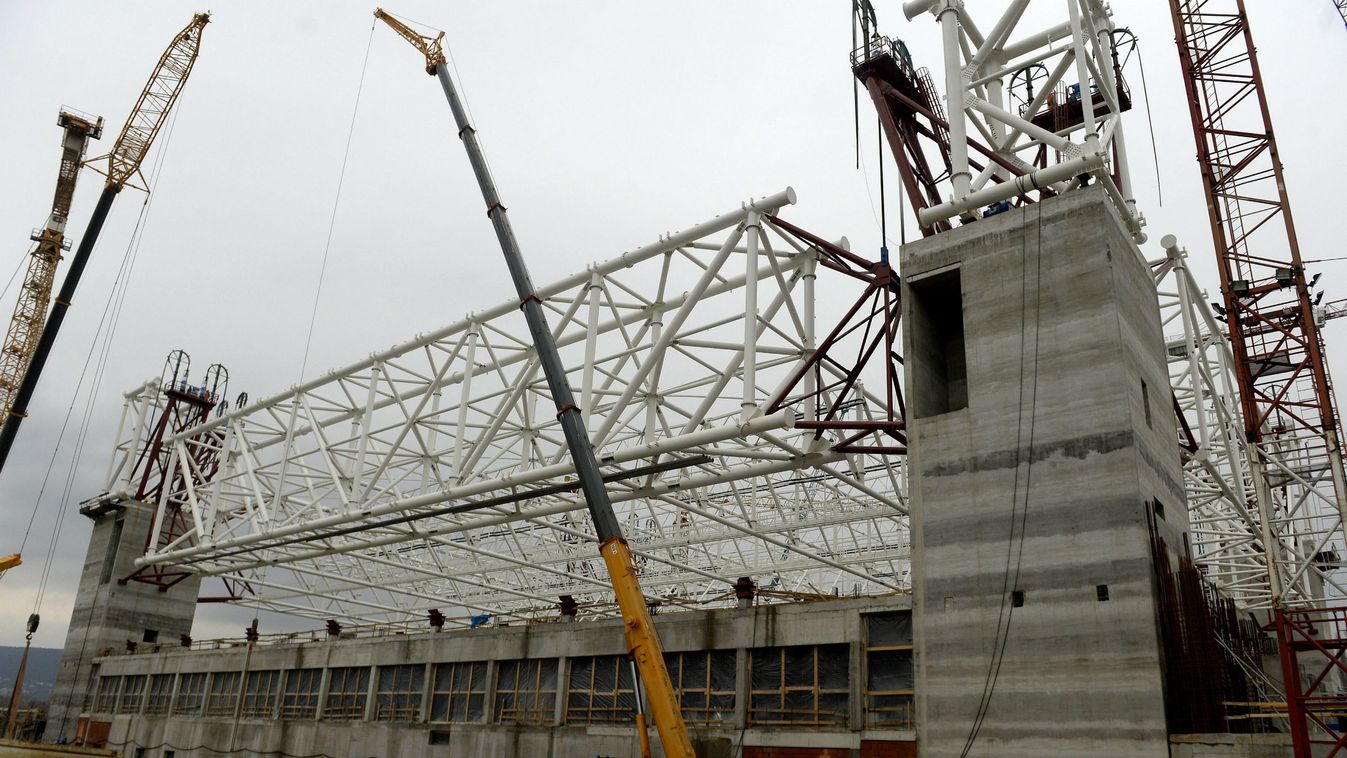 Hidraulikus emelőkkel a helyére kerül a 2017-es vizes világbajnokság központi létesítménye, a budapesti Dagály Úszóaréna 2500 tonnás acél tetőszerkezete 