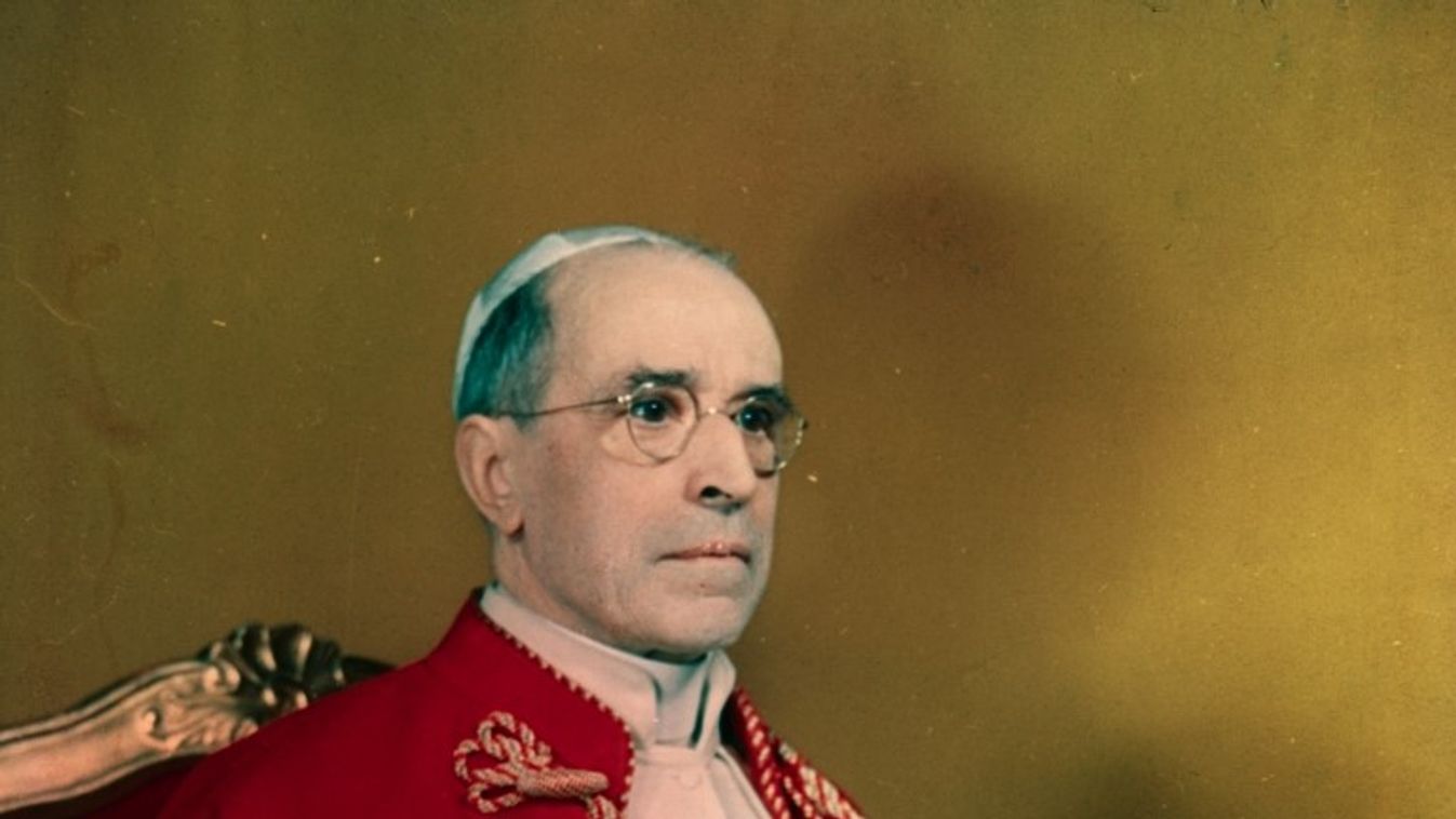 XII. Pius pápa 