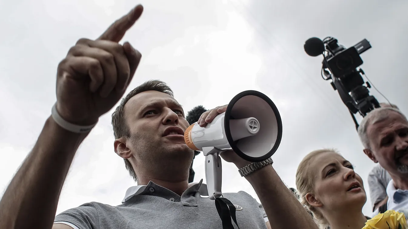 Alekszej Navalnij, blogger, korrupcióellenes harcos, moszkvai főpolgármester-jelölt, támogatóival a Jaroszlavszki pályaudvaron