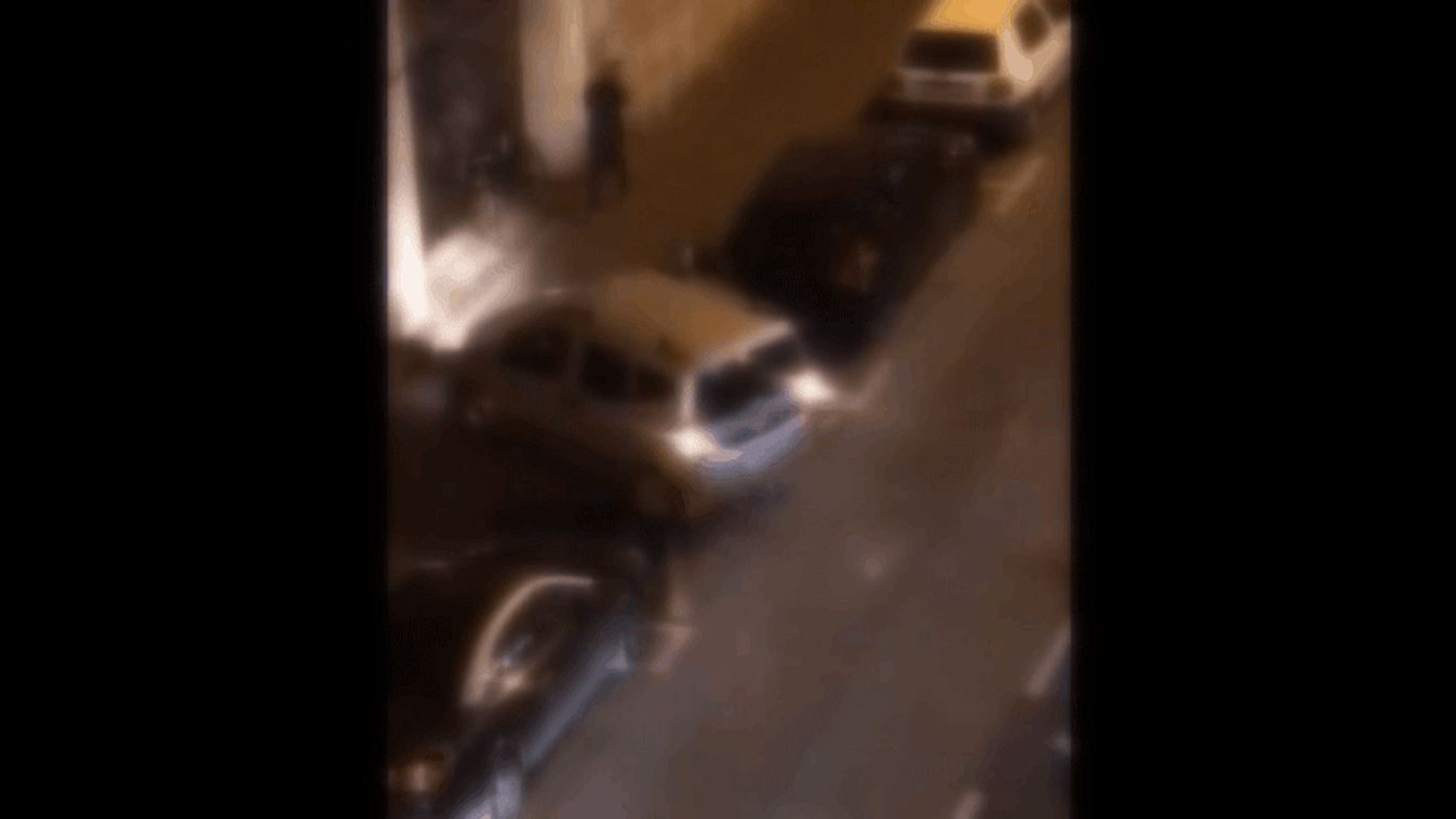 Karddal támadtak egymásra az utcán, GIF 