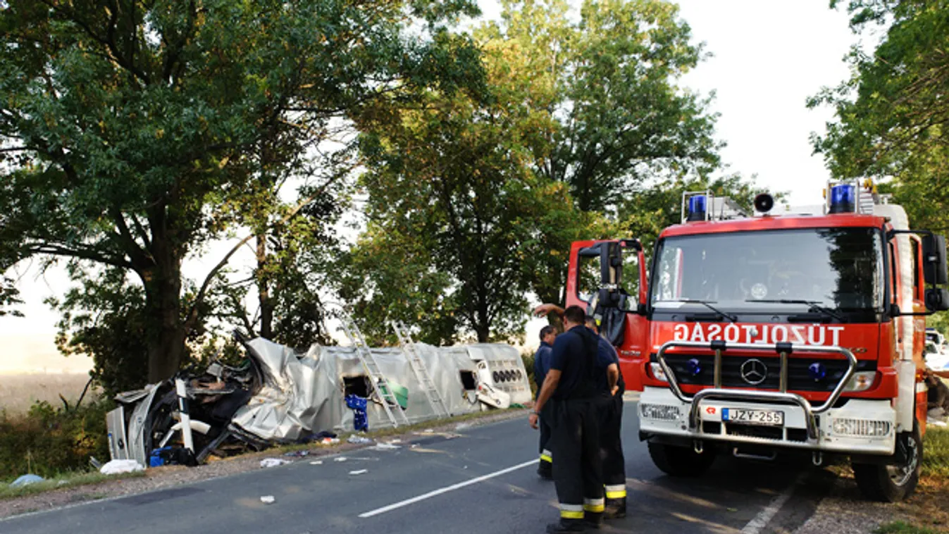 buszbaleset, Nógrád megyében Szurdokpüspöki és Jobbágyi között, a busz vaddal ütközött