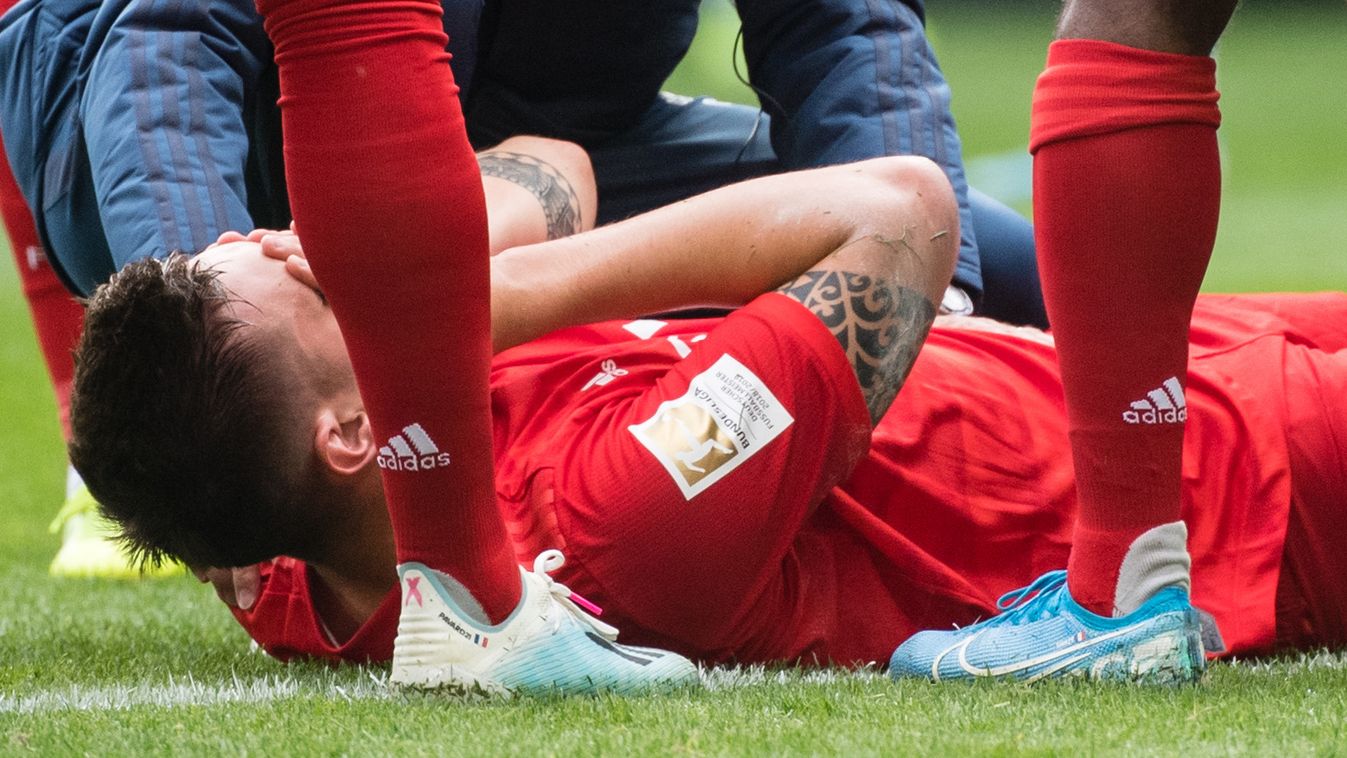 FC Augsburg - Bayern Munich Sports soccer Bundesliga Group wounded Violation GESTURES 