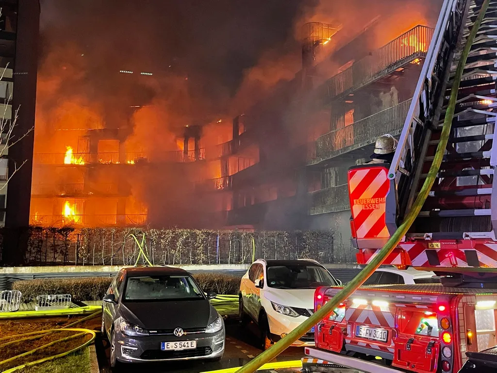 Tűz Németországban Essen 2022.02.21. 
 Residential complex in Essen on fire Disasters and Accidents Fires Emergencies North Rhine-Westphalia Fire Horizontal 