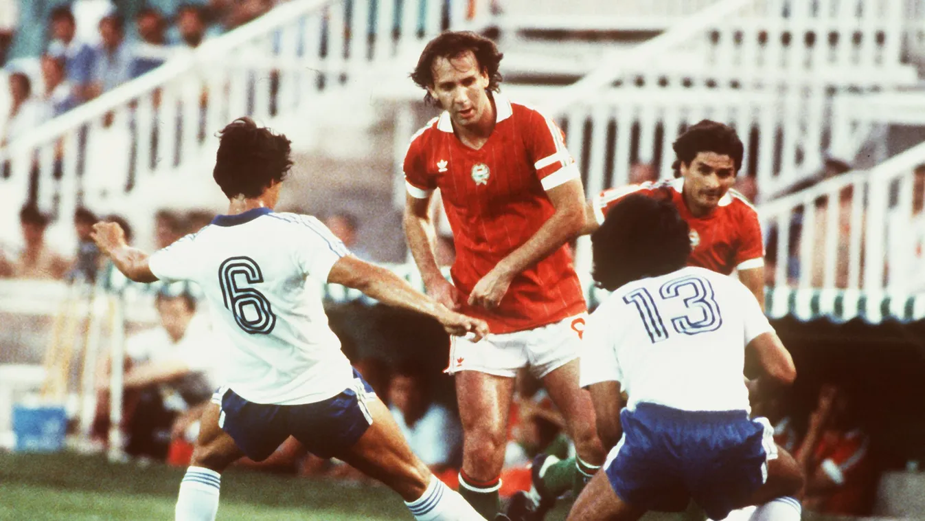 1982 FIFA World Cup: Hungary - El Salvador .Fußball .Personen .Sport .WM .Weltmeisterschaft 1982_FIFA_World_Cup People SPO SPORT FOOTBALL soccer soccer_world_cup WORLD CUP HORIZONTAL 