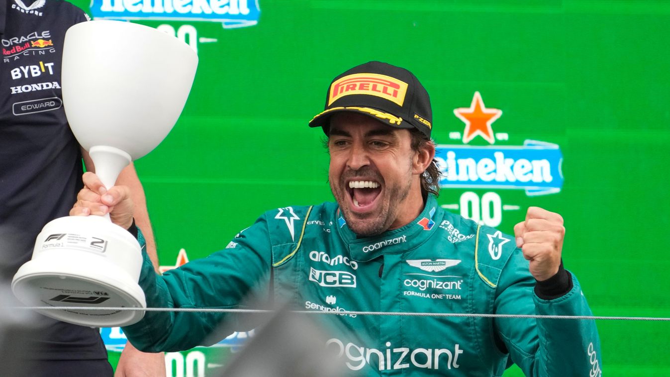 ALONSO, Fernando Zandvoort, 2023. augusztus 27.
A második helyezett Fernando Alonso, az Aston Martin spanyol versenyzője ünnepel a pódiumon a Forma-1-es autós gyorsasági világbajnokság Holland Nagydíja után a zandvoorti pályán 2023. augusztus 27-én.
MTI/A