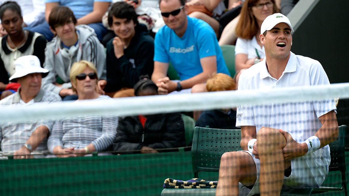 John Isner amerikai teniszező, megsérült Wimbledoanban, 2013 