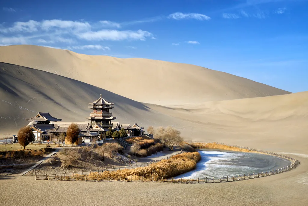 Holdsarló tó Kína Asia China Chinese ethnicity Day Dune Dunhuang Eastern Asia Gansu province Heritage isolated lake material morning Nature No People Northern China Outdoors Silk Road Spring sunny tranquil scene traveling Horizontal ARCHITECTURE ASIA BUIL