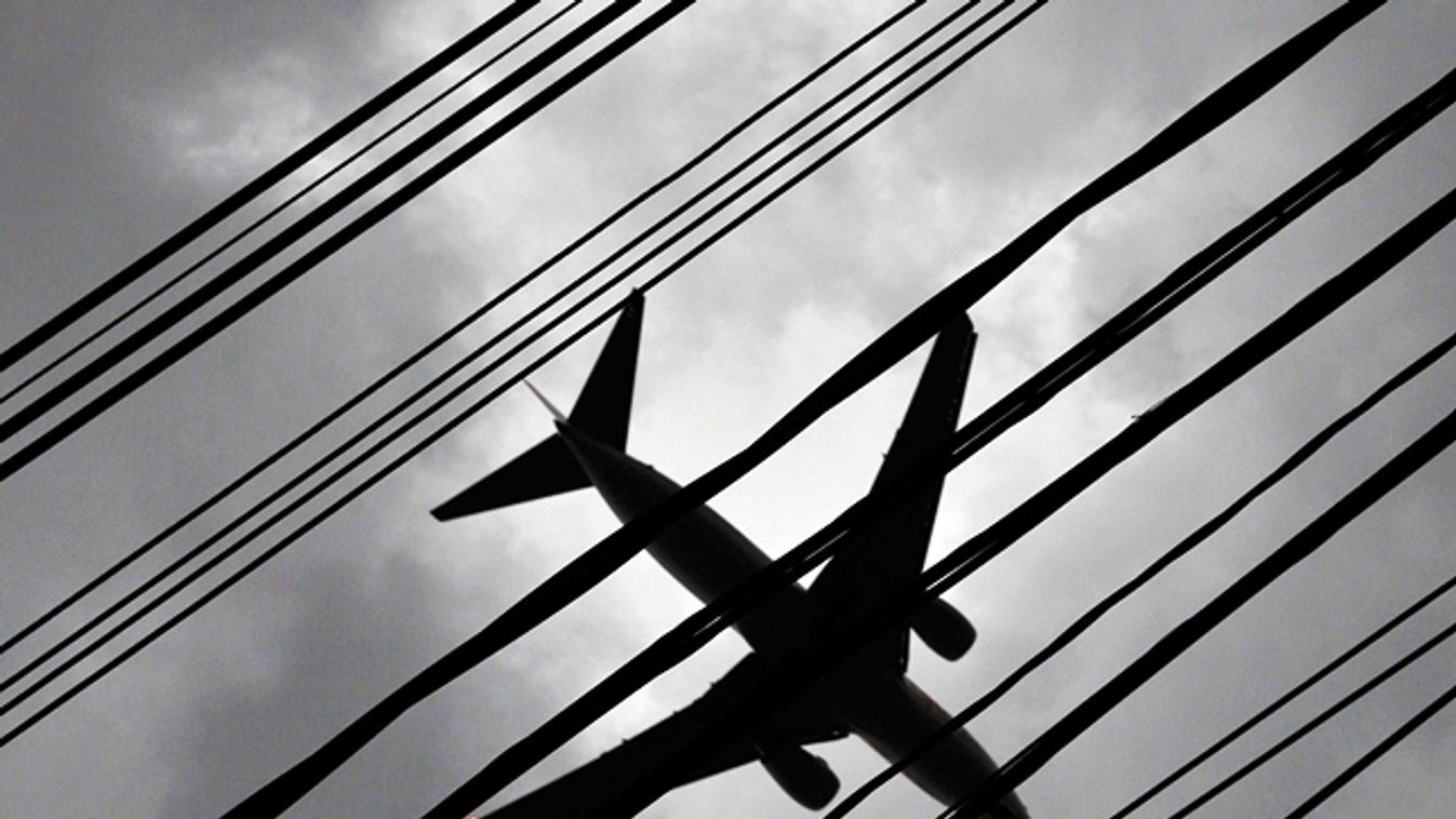 légitársaságok bajban, illusztráció, repülőgép, leszállás 