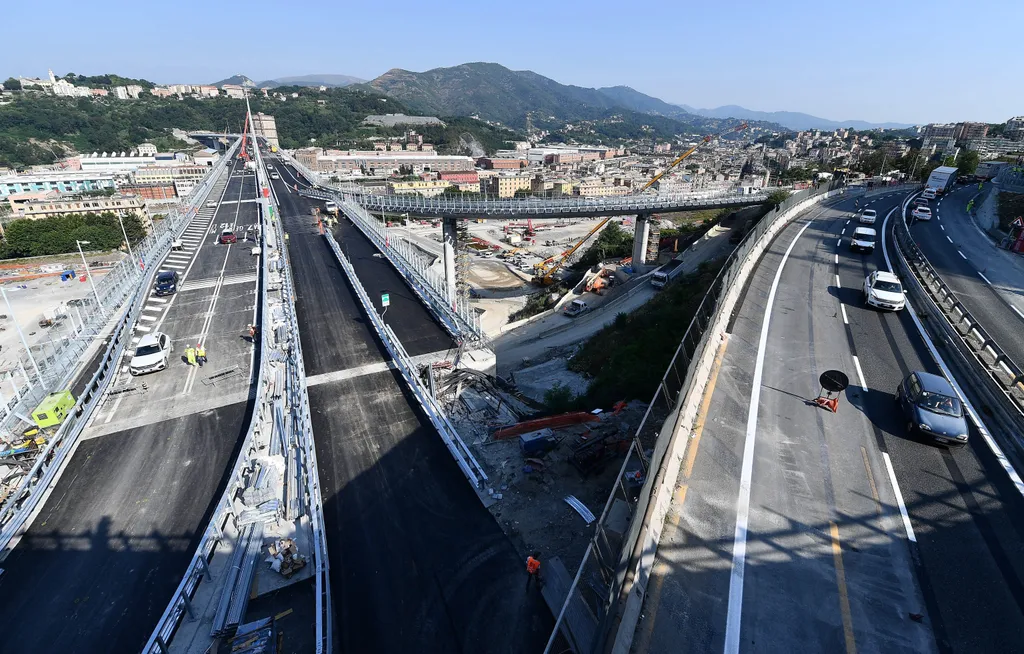 A10-es autópálya leszakadt hídja Genova közelében, galéria, autópálya, híd, hídomlás, építkezés, Morandi-híd 