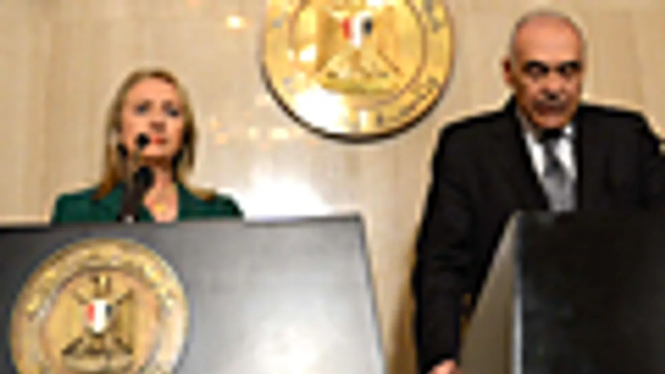 Mohamed Kamel Amr és Hillary Clinton közös sajtótájékoztatón jelentették be a gázai tűzszünetet