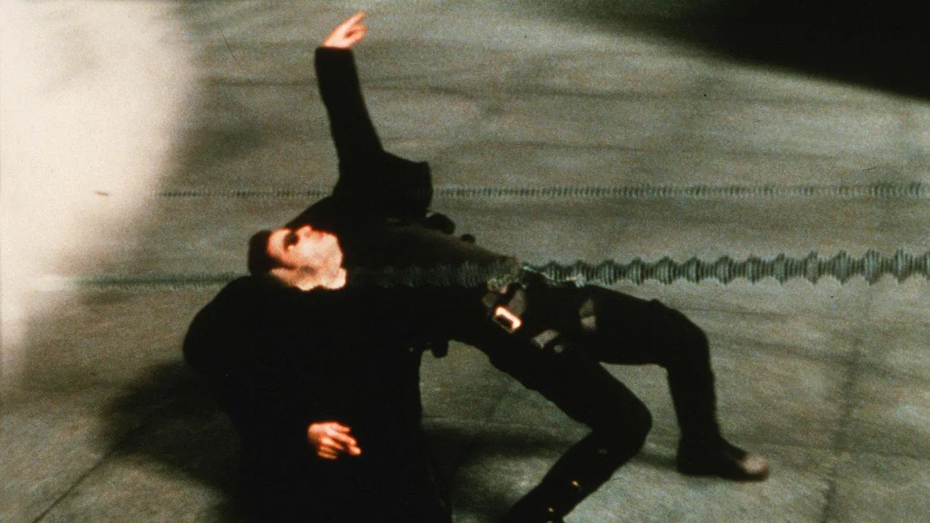 Matrix, The bullet time SPECIAL EFFECTS scene still HORIZONTAL 