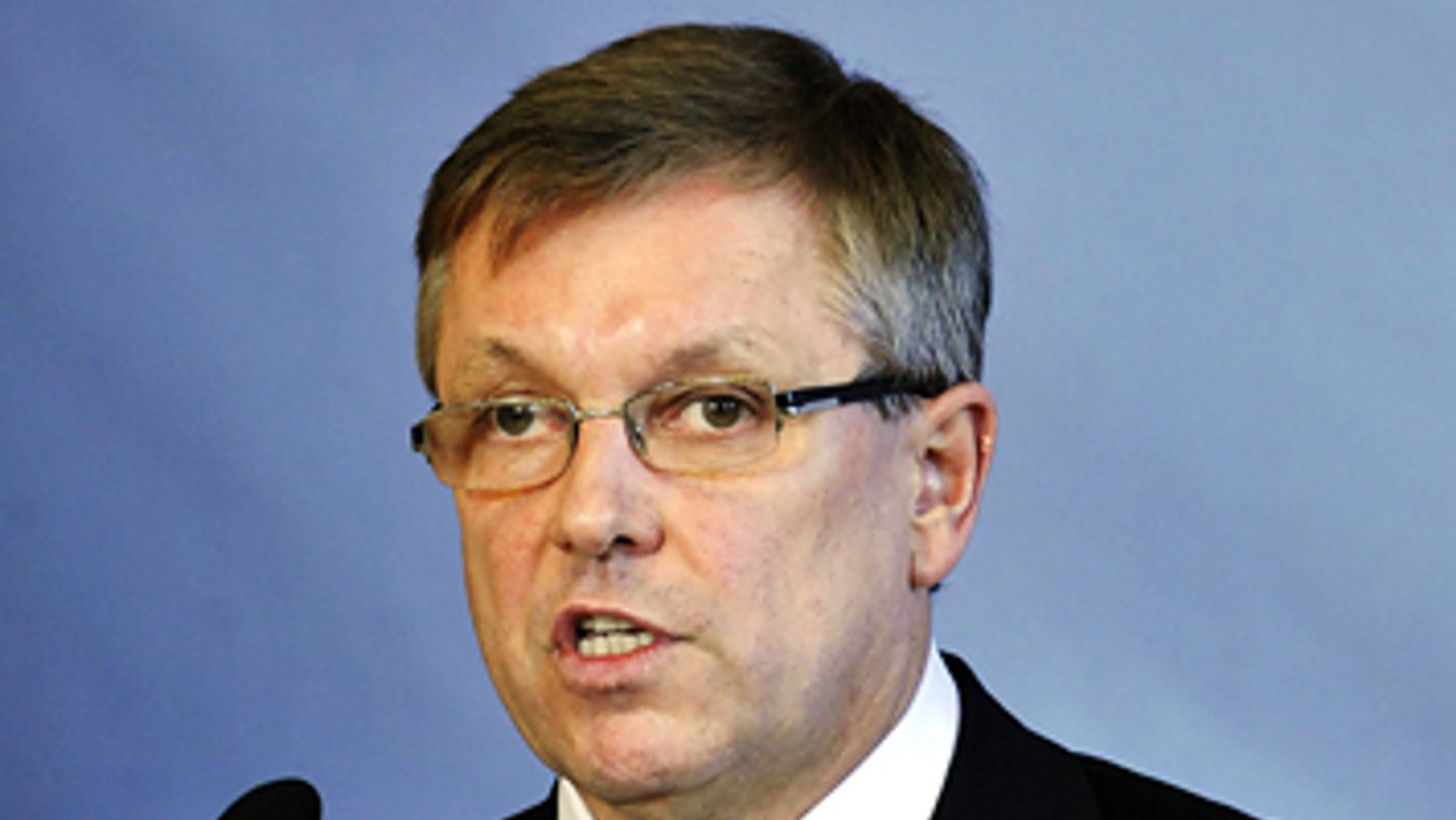 Matolcsy György nemzetgazdasági miniszter beszél a Miniszterelnökségen tartott kormányszóvivői sajtótájékoztatón