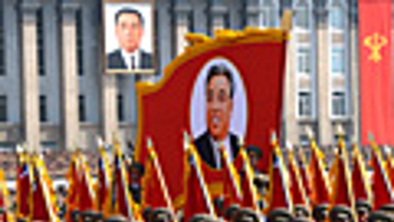 Észak-Korea, Kim Ir Szen születésének 100. évfordulója, felvonulás, ünnep