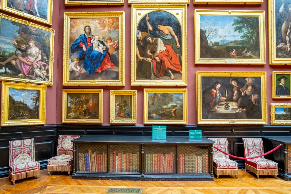 Látványos képek a pompázatos múzeumról és könyvtárról a francia Chantilly kastélyban, galéria, 2023 