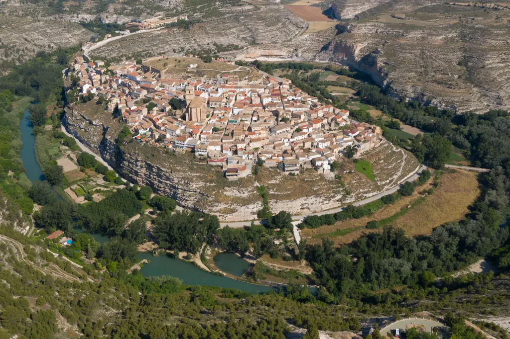Képeken Alcalá del Júcar, egy apró spanyol község, gyönyörű panorámával, galéria, 2023 