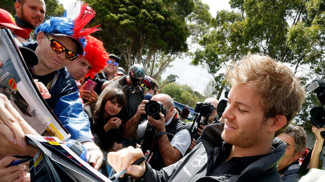 Rosberg, Nico Nico Rosberg, a Mercedes csapat német versenyzője autogramot ad rajongóinak a Forma-1-es autós gyorsasági világbajnokság idénynyitó Ausztrál Nagydíjának otthont adó melbourne-i Albert Park pályán. A futamot március 15-én rendezik 