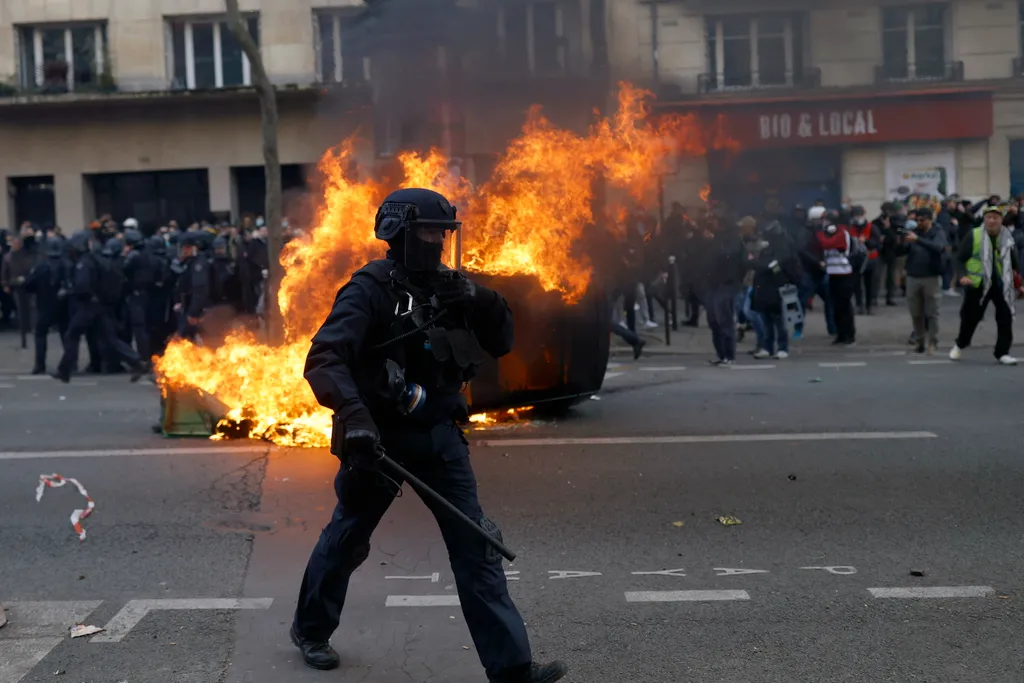 Nyugdíjreform, Párizs, Tüntetés, Franciaország, 2023. Február. 11., 