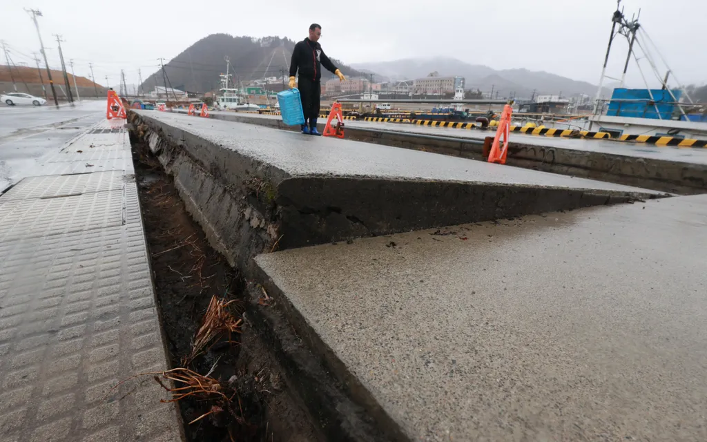 Strong earthquake hits Fukushima, Miyagi in Japan General news Accidents and disasters NATURAL DISASTERS Earthquakes 2011 Great East Japan Earthquake and tsunami 