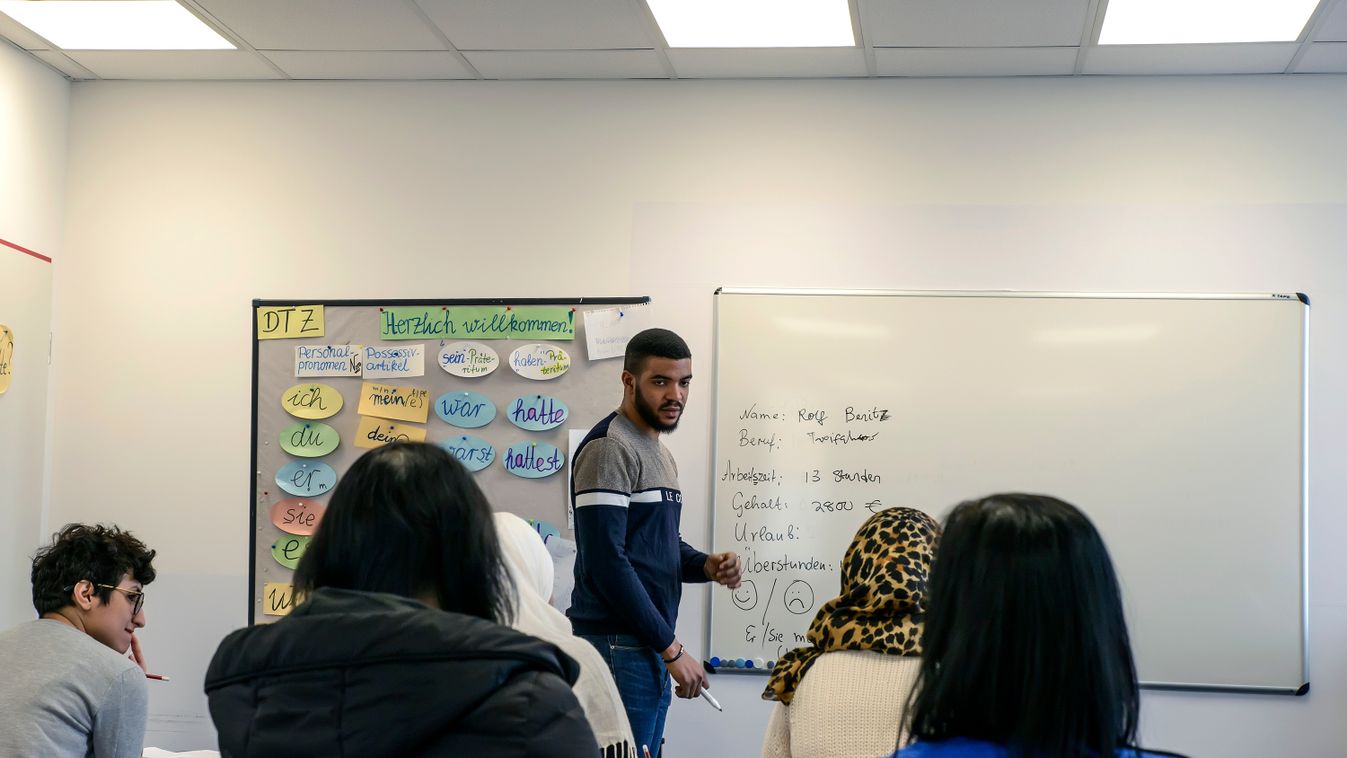 Migrants from Africa, Asia and the Middle East learn German in the class of the international school Inlingua in Halle (Saale), Germany, 07.03.2018. 